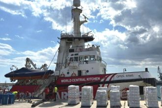 Πλοίο με ανθρωπιστική βοήθεια για τη Γάζα αναχωρεί από την Κύπρο