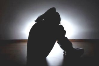 Ο διαρκής εφιάλτης μίας ανήλικης από τον διαδικτυακό της «φίλο» - Την προέτρεψε να ακρωτηριάσει τα γεννητικά της όργανα!