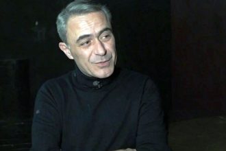 Θανάσης Κουρλαμπάς: «Είχε παθιαστεί τόσο πολύ που ήθελε να μου πετάξει το μπουκάλι με το νερό»