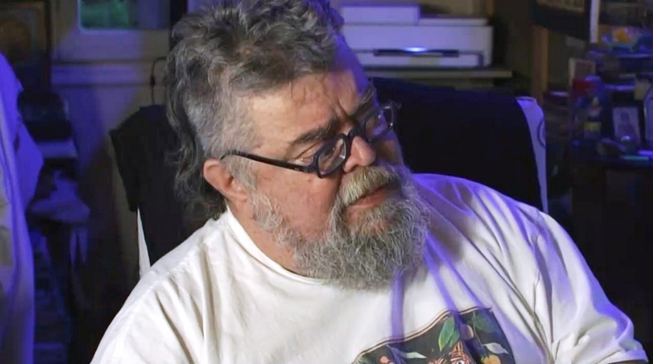 Σταμάτης Κραουνάκης: «Λατρεύω τον Γιώργο Νταλάρα και τον σκασμό όλες»