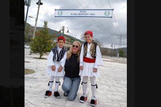 Στο χωριό της στην Ποταμούλα Αγρινίου η Ζέτα Mακρυπούλια για την παρέλαση της 25ης Μαρτίου