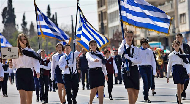 25η Μαρτίου: Μαθητική παρέλαση στην Αθήνα – Μεγάλη η συμμετοχή από σχολεία της Αττικής
