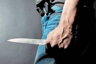 Τσακωμός σε ουζερί κατέληξε σε μαχαίρωμα με έναν 65χρονο τραυματία