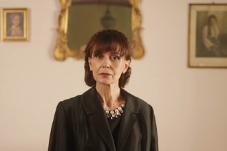 Οι Πανθέοι: Η Χρυσόστομη μπροστά σε μια σοκαριστική ανακάλυψη