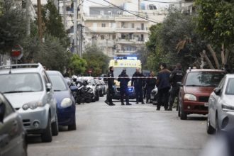 Νίκαια: «Τον περίμενε να βγει από το γκαράζ και τον πυροβόλησε» - Πώς ο 64χρονος δολοφόνησε τον γαμπρό του κι ύστερα αυτοκτόνησε