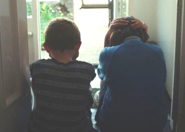 Βρετανία: Σε επίπεδα ρεκόρ ο αριθμός των παιδιών που ζουν σε κατάσταση φτώχειας