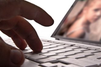 Φρίκη σε σκληρούς δίσκους 36χρονου - 590 αρχεία με παιδική πορνογραφία!