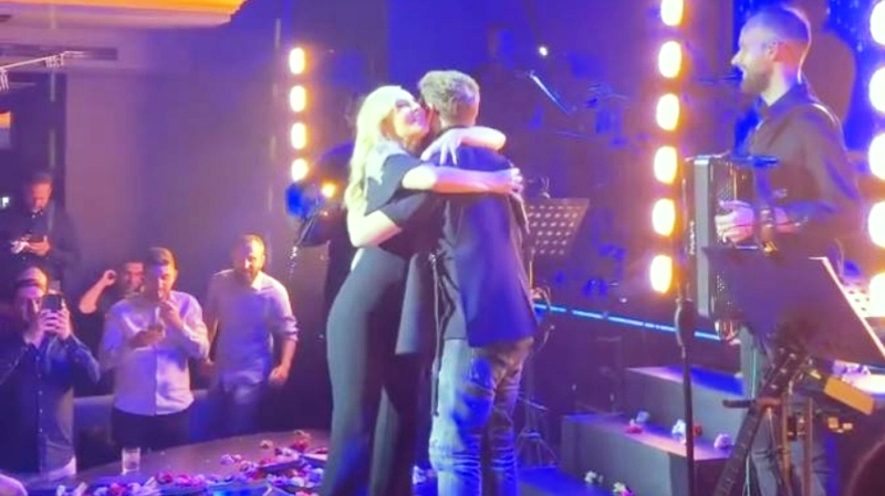 Η Πέγκυ Ζήνα υποδέχτηκε τον Γιάννη Πλούταρχο στη σκηνή - Έχουμε αδερφική φιλία, έγραψε στο Instagram