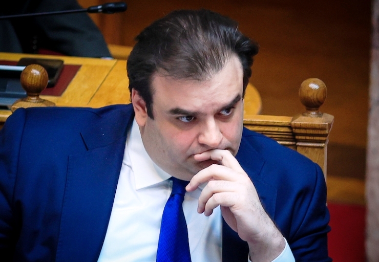 «Ντου» στο σπίτι του Πιερρακάκη - «Δεν φοβόμαστε τίποτα, δεν εκβιαζόμαστε» λέει ο υπουργός Παιδείας