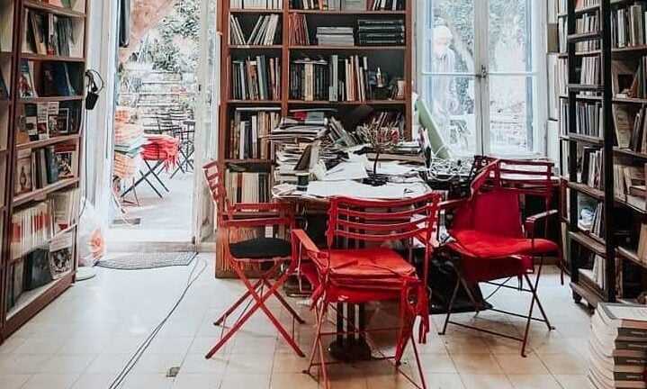 Πολύεδρο: H Λέσχη Ανάγνωσης συζητά το βιβλίο "Στα ίχνη της"