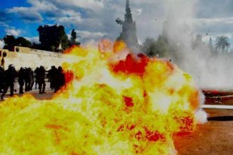 Πεδίο μάχης η Αθήνα: Επεισόδια με χημικά και μολότοφ στο πανεκπαιδευτικό συλλαλητήριο - ΦΩΤΟ (ΝΕΟΤΕΡΑ)