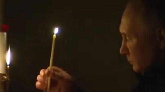 Μακελειό στη Μόσχα: Κερί στη μνήμη των δεκάδων θυμάτων άναψε ο Πούτιν