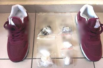 Μέσα σε παπούτσια πέρασε ναρκωτικά στις φυλακές