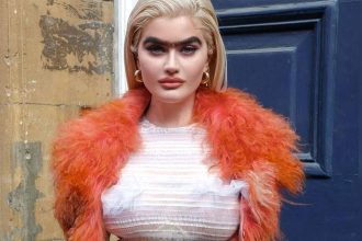 Σοφία Χατζηπαντελή: Σήκωσε την μπλούζα της και έδειξε το στήθος της μέσα σε τρένο ΒΙΝΤΕΟ