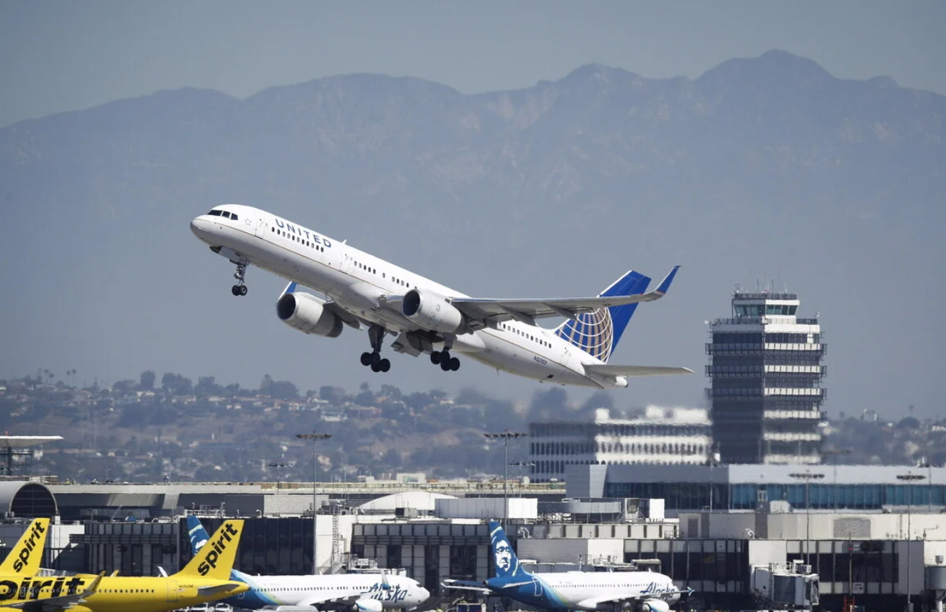 Νέο περιστατικό με αεροσκάφος της Boeing: Έχασε εξωτερικό κομμάτι της ατράκτου κατά τη διάρκεια της πτήσης