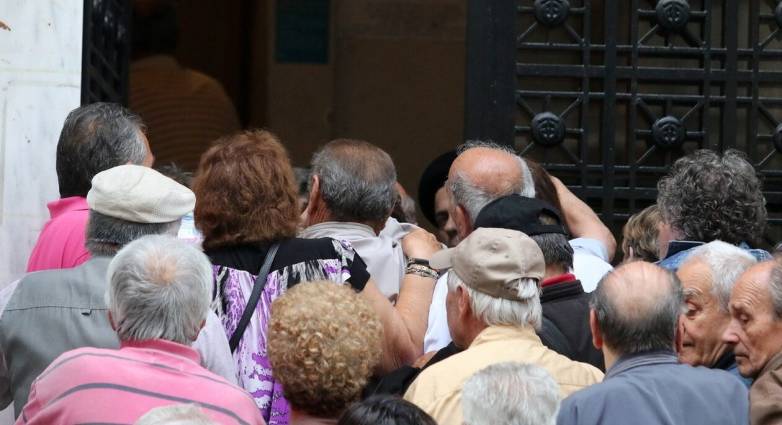 ΕΦΚΑ: Ξεκινούν οι πληρωμές των συντάξεων Απριλίου - Ποιοι πάνε ταμείο αυτή τη βδομάδα