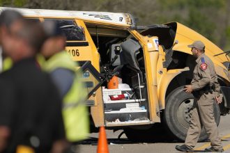 Τέξας: Δύο νεκροί και 40 τραυματίες σε καραμπόλα – Συγκρούστηκε σχολικό λεωφορείο με μπετονιέρα