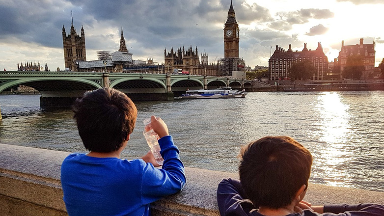 Βρετανία: Σε πρωτοφανές επίπεδο έφτασε ο αριθμός των παιδιών που ζουν σε κατάσταση φτώχειας
