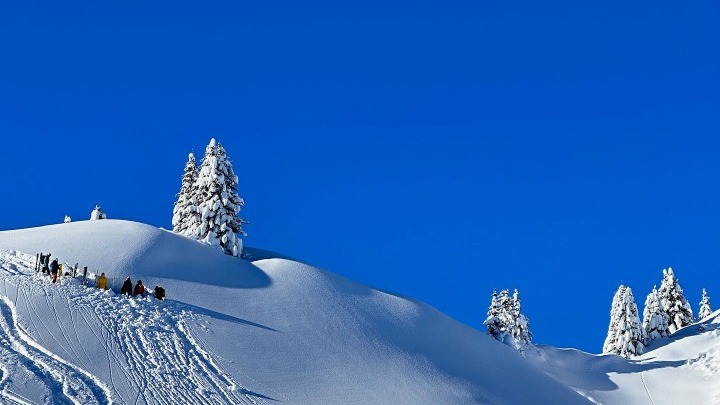 Οι ελβετικές αρχές αναζητούν έξι αγνοούμενους σκιέρ