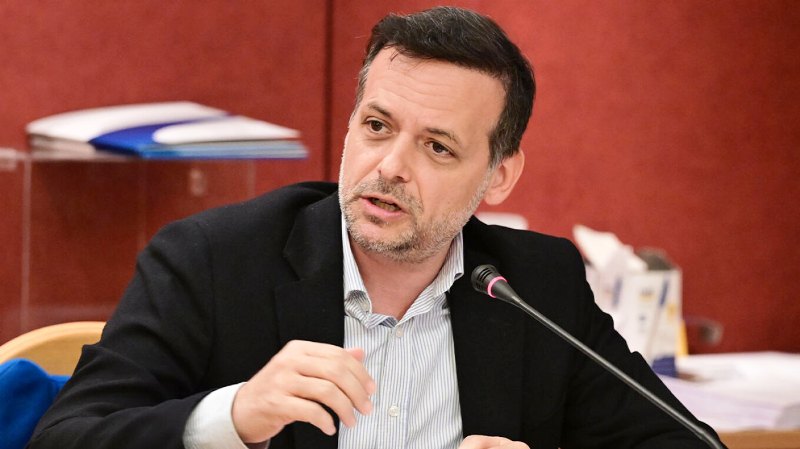 Δούκας: Σάλος με τη δήλωσή του για γκλομπ μπάτσου - Πώς δικαιολογείται ο Δήμαρχος Αθηναίων