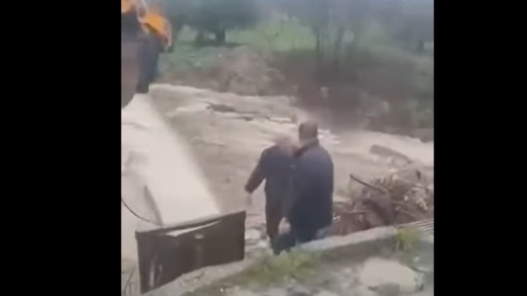 Κορινθία: Κίνδυνος υπερχείλισης του ποταμού Ζαπάντη – «Μάχη» για να μην πλημμυρίσουν Ζευγολατιό και Βραχάτι