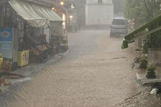 Η κακοκαιρία "χτύπησε" τη Θεσσαλία: Πλημμύρισαν οι δρόμοι σε Καρδίτσα και Νότιο Πήλιο – Σε ποιες περιοχές χιόνισε