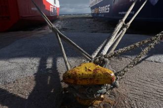 Δεμένα θα παραμείνουν τα πλοία στις 17 Απριλίου