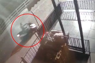 Το καρτέρι του φονιά έξω από το σπίτι της Κυριακής - Βίντεο από τα τελευταία λεπτά πριν το έγκλημα στους Αγίους Αναργύρους