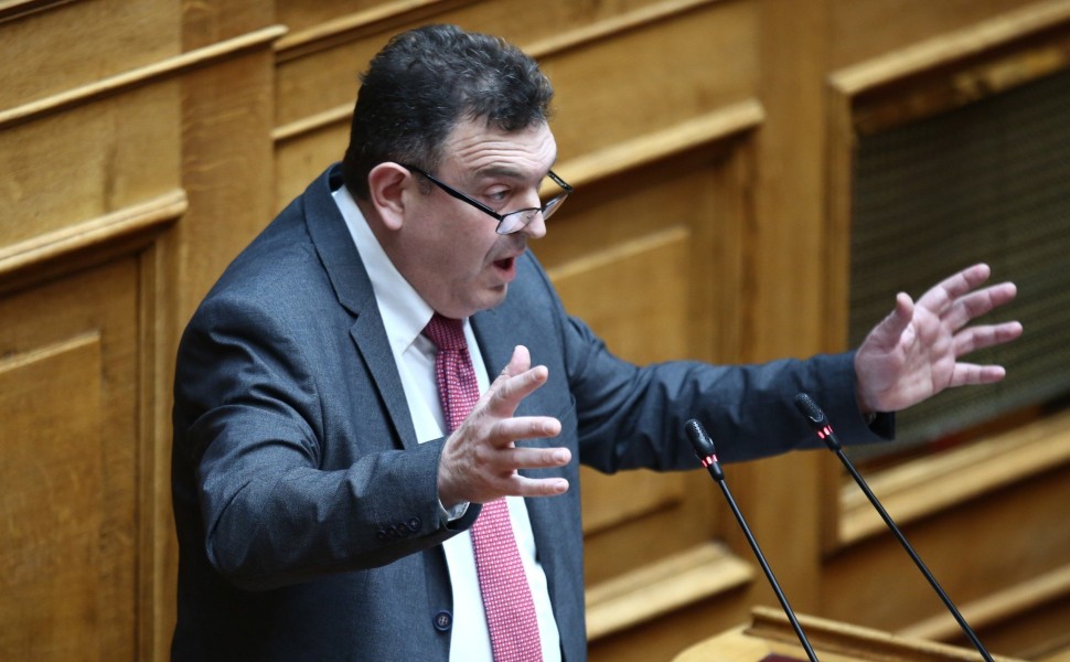 Αμετανόητος: Εκτός γραμμής ο βουλευτής της «Νίκης» για τη χειροδικία