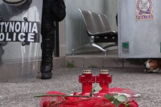 Άγιοι Ανάργυροι: Νέο βίντεο ντοκουμέντο με τις πρώτες κινήσεις του φρουρού μετά τη δολοφονία της Κυριακής