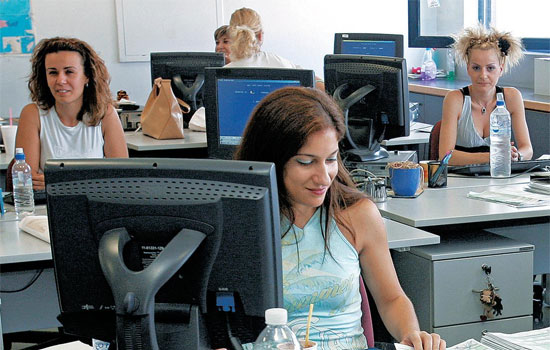 Μπόνους δύο μισθοί για τους δημόσιους υπαλλήλους - Τι ανακοινώνεται σήμερα