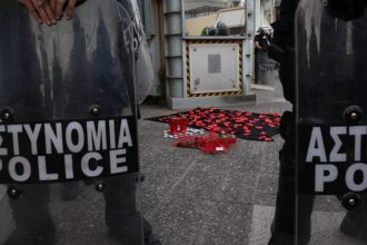 Άγιοι Ανάργυροι: Έξι αστυνομικοί καλούνται σε εξηγήσεις για τη δολοφονία της Κυριακής έξω από το Α.Τ