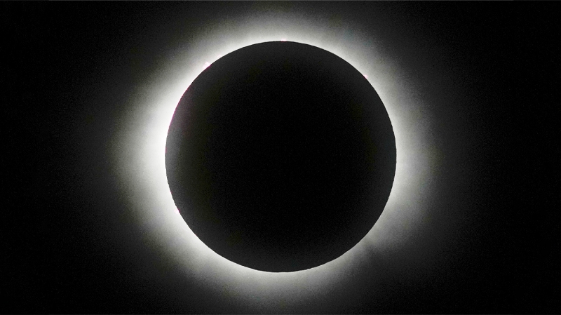 Η Σελήνη κάλυψε τον Ήλιο - Εντυπωσιακές εικόνες της NASA από την ολική έκλειψη (ΒΙΝΤΕΟ)