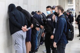 Οπαδική βία: Τρεις πρώτες προφυλακίσεις για ναρκωτικά