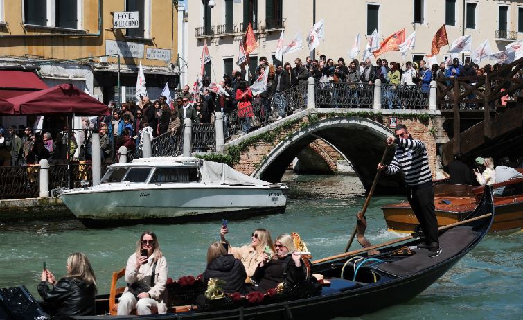 Βενετία: Επεισόδια για το εισιτήριο 5 ευρώ στους τουρίστες της μίας ημέρας ΒΙΝΤΕΟ