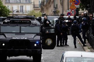 Παρίσι: Άντρας απειλεί να ανατιναχθεί έξω από το ιρανικό προξενείο - ΦΩΤΟ-ΝΕΟΤΕΡΑ