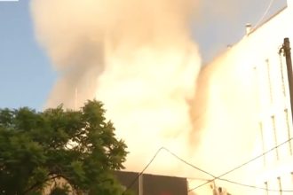 Μεγάλη πυρκαγιά σε νυχτερινό κέντρο στη Θεσσαλονίκη – Αποκλείστηκε η γύρω περιοχή