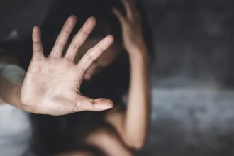 40χρονος απειλούσε και κλωτσούσε τη σύζυγό του μέσα στην παιδιατρική κλινική νοσοκομείου