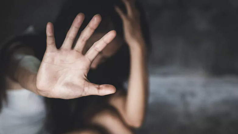 40χρονος απειλούσε και κλωτσούσε τη σύζυγό του μέσα στην παιδιατρική κλινική νοσοκομείου