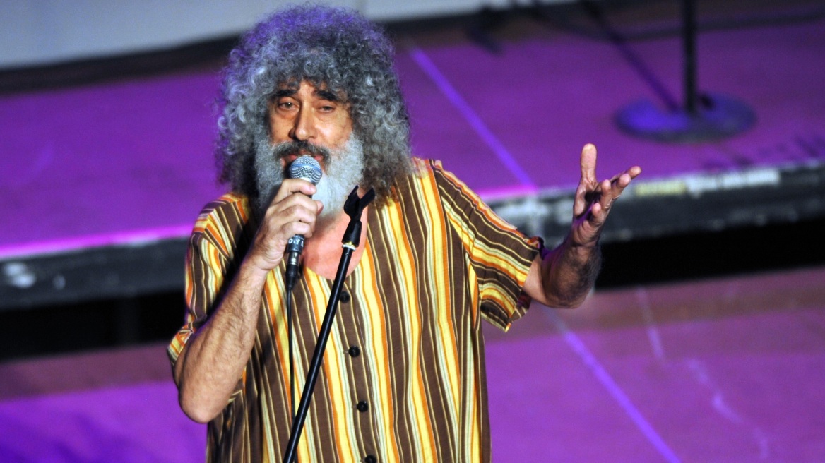 Συνελήφθη ο τραγουδιστής Γιάννης Γιοκαρίνης - Έπιασε από τον λαιμό και απείλησε τη σύζυγό του