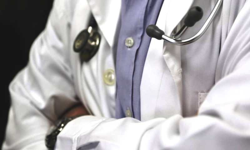 Καταδικάστηκε γιατρός που ζητούσε «φακελάκια» από ασθενείς στο «Θεαγένειο»