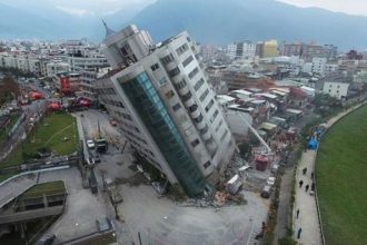 Σεισμός στην Ταϊβάν: Αγωνία για τους δεκάδες εγκλωβισμένους κάτω από τα συντρίμμια – Εννέα νεκροί, πάνω από 800 τραυματίες (Εικόνες αποκάλυψης)