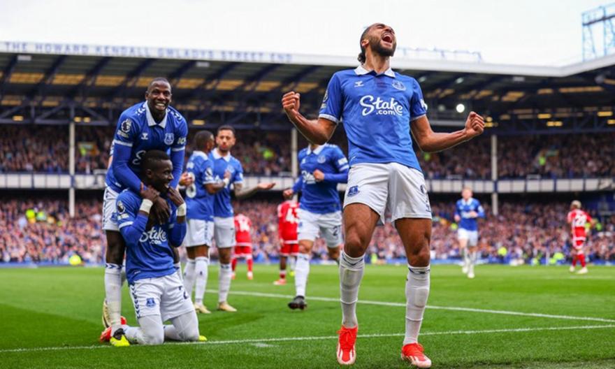 Έβερτον – Νότιγχαμ Φόρεστ 2-0: Νίκη και «άλμα» παραμονής στην Premier League από τα «ζαχαρωτά»