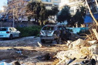 Τέσσερις συλλήψεις με άρωμα «greek mafia» για την έκρηξη βόμβας σε βενζινάδικο στον Πειραιά και σε κάβα στην Καλλιθέα