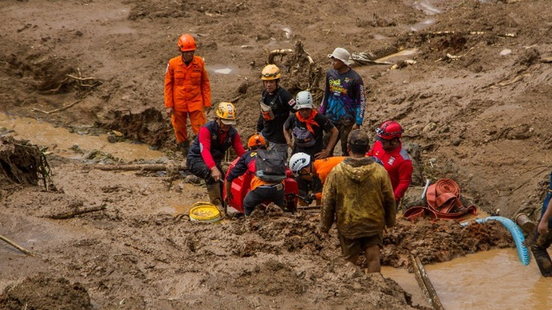 Ινδονησία: Τουλάχιστον 19 νεκροί και δύο αγνοούμενοι από κατολίσθηση
