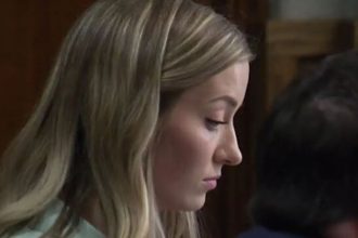 25χρονη καθηγήτρια αποπλάνησε μαθητή της - «Θέλω να με αγγίζεις παντού»