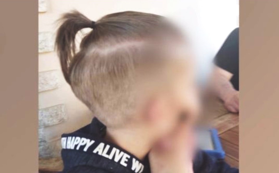 Καταγγελία από μητέρα για δασκάλες νηπιαγωγείου - «Έκοψαν τα μαλλιά του γιου μου γιατί δεν τους άρεσε η κοτσίδα»