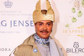 Λάκης Γαβαλάς: Η θηλυπρέπεια που βγάζω δεν είναι ρόλος, είμαι γκέι