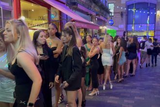 Γιατί οι νεαρές Λονδρέζες δεν μπορούν να βρουν τον άνδρα της ζωής τους;