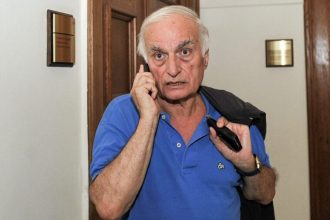 Μανώλης Μαυρομμάτης: Βγήκε από την εντατική και μεταφέρθηκε σε Μονάδα Αυξημένης Φροντίδας
